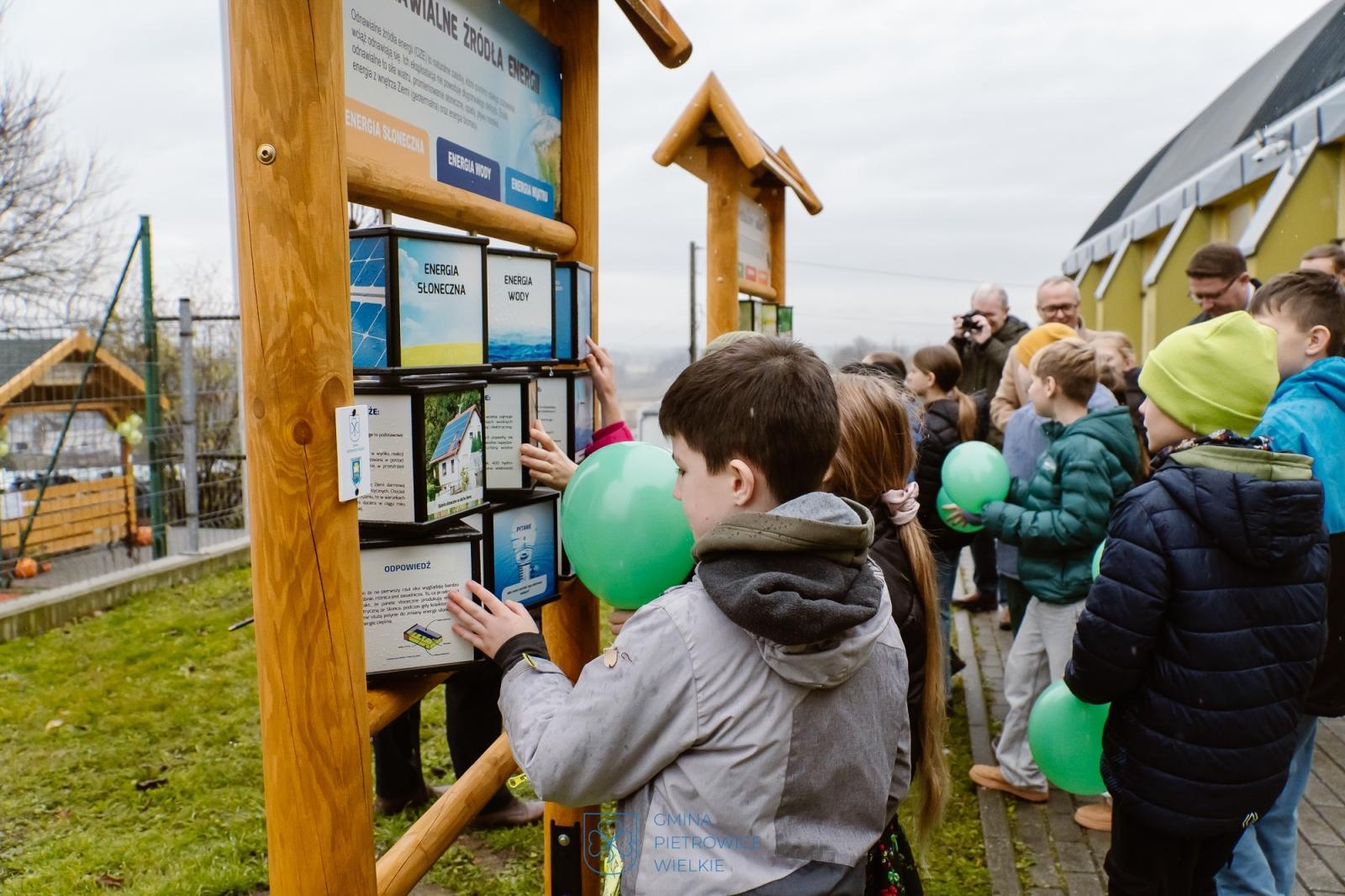 Zdjęcie w galerii na portalu naszraciborz.pl: Nowa ekopracownia pod chmurką w powiecie – Pietrowice Wielkie otwierają nowoczesną przestrzeń edukacyjną wiadomości z regionu