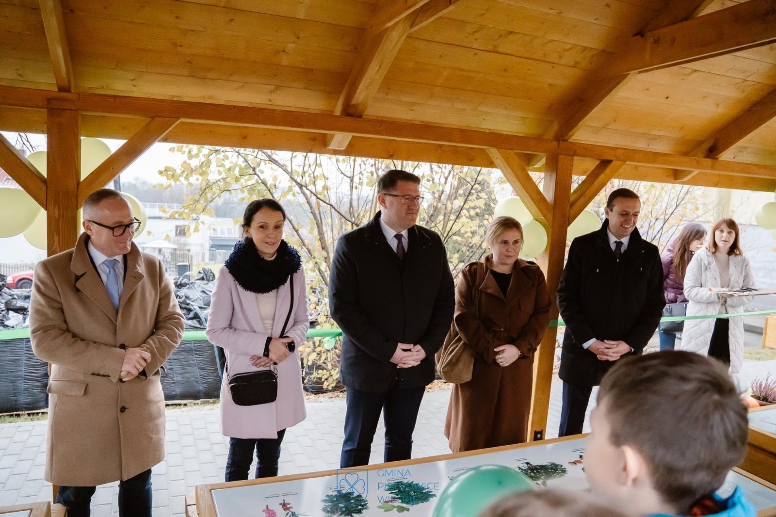 Zdjęcie w galerii na portalu naszraciborz.pl: Nowa ekopracownia pod chmurką w powiecie – Pietrowice Wielkie otwierają nowoczesną przestrzeń edukacyjną wiadomości z regionu