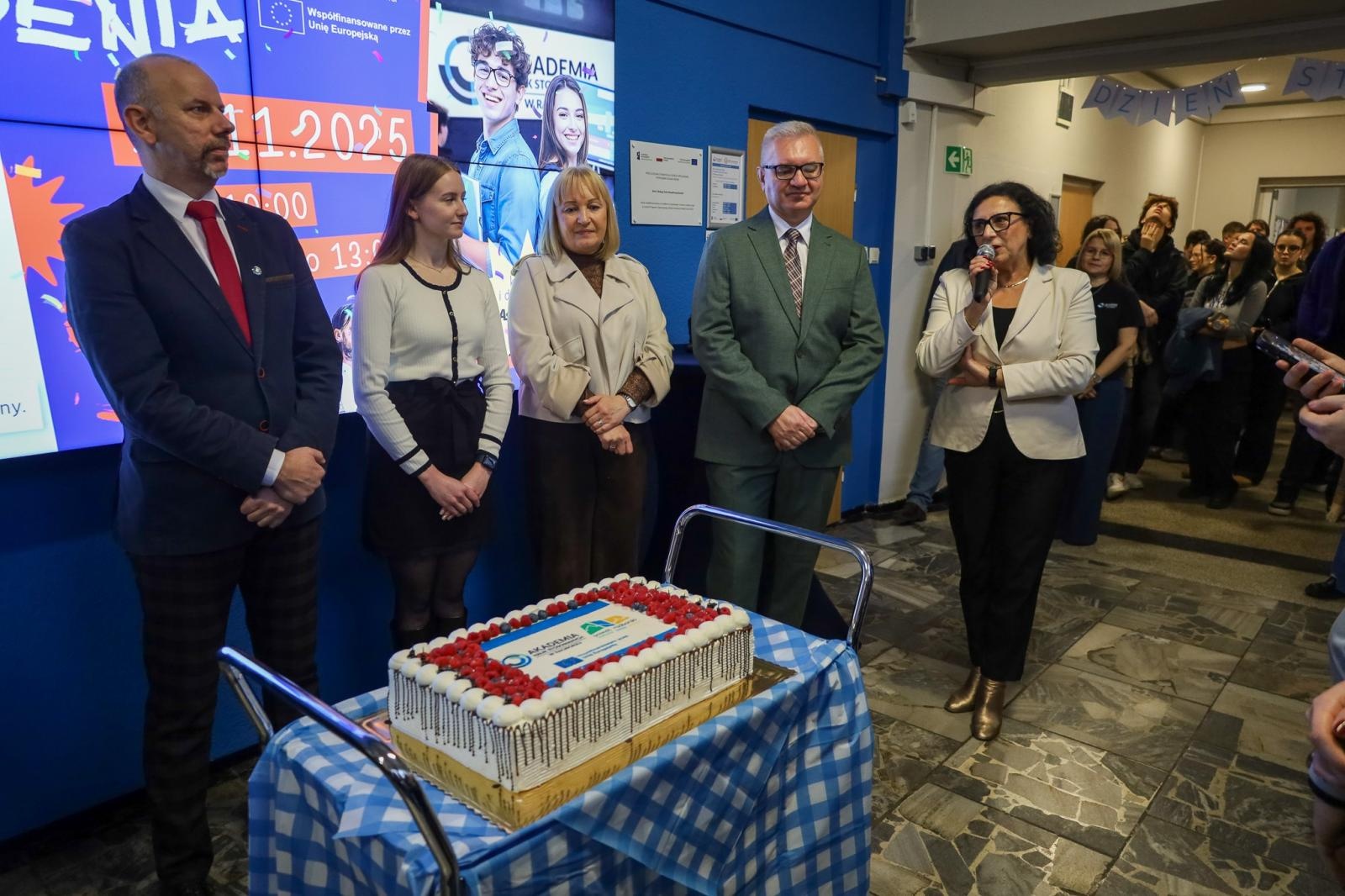 Zdjęcie w galerii na portalu naszraciborz.pl: Międzynarodowy Dzień Studenta w raciborskiej ANS. Święto pełne energii, integracji i słodkich atrakcji wiadomości z regionu