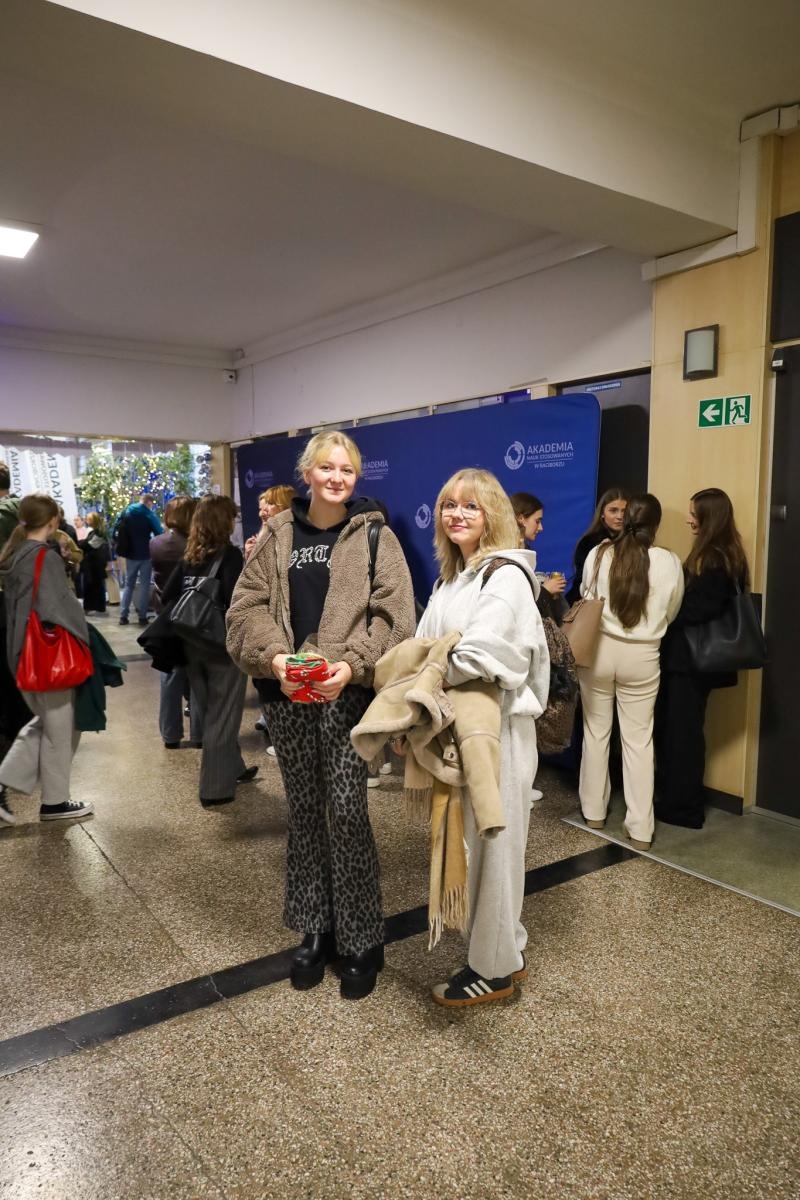 Zdjęcie w galerii na portalu naszraciborz.pl: Międzynarodowy Dzień Studenta w raciborskiej ANS. Święto pełne energii, integracji i słodkich atrakcji wiadomości z regionu