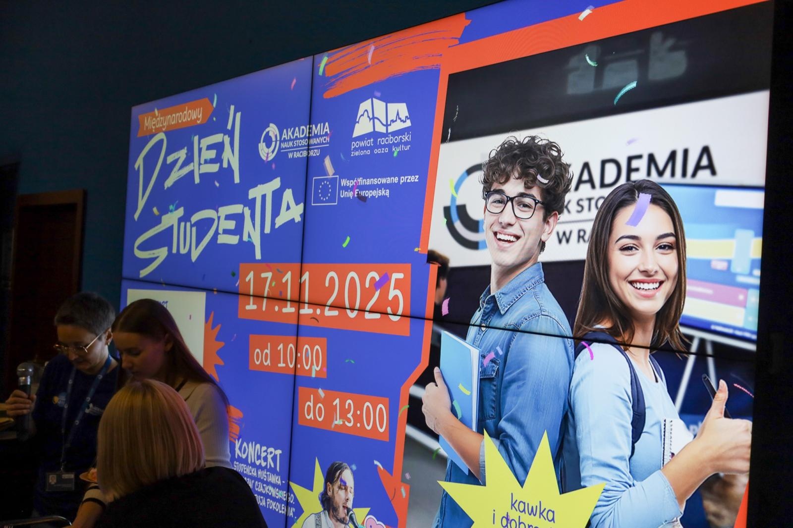 Zdjęcie w galerii na portalu naszraciborz.pl: Międzynarodowy Dzień Studenta w raciborskiej ANS. Święto pełne energii, integracji i słodkich atrakcji wiadomości z regionu