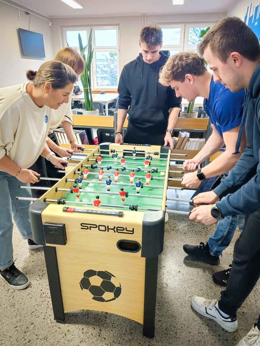 Zdjęcie w galerii na portalu naszraciborz.pl: Międzynarodowy Dzień Studenta w raciborskiej ANS. Święto pełne energii, integracji i słodkich atrakcji wiadomości z regionu