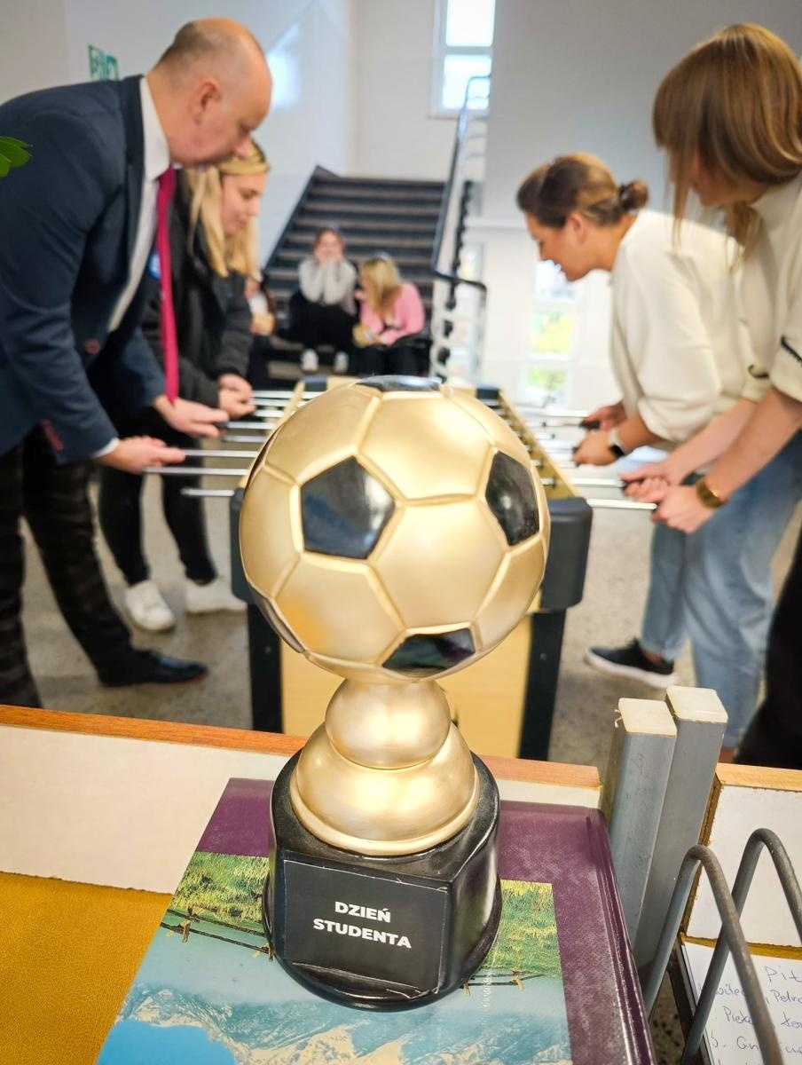 Zdjęcie w galerii na portalu naszraciborz.pl: Międzynarodowy Dzień Studenta w raciborskiej ANS. Święto pełne energii, integracji i słodkich atrakcji wiadomości z regionu