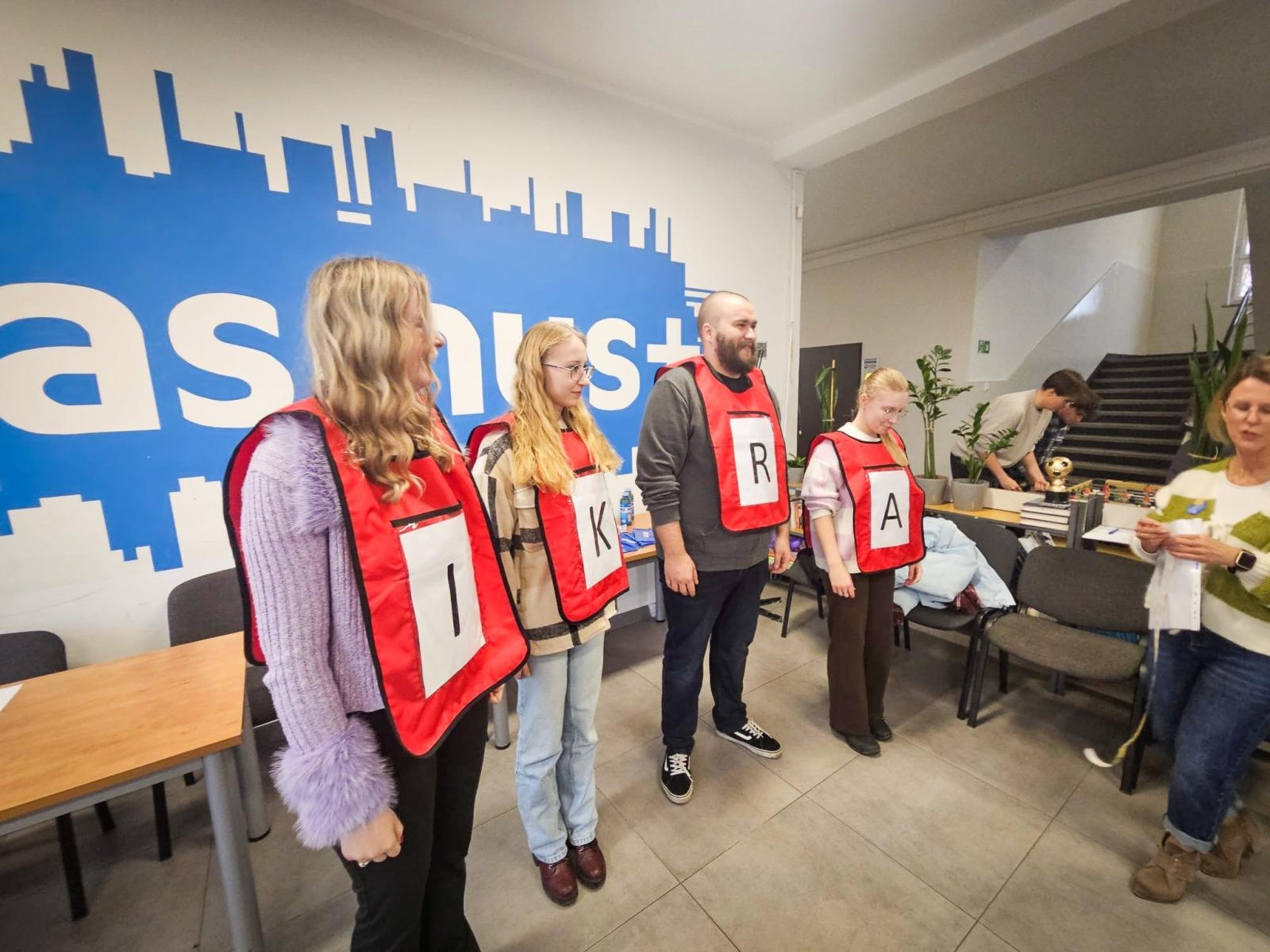 Zdjęcie w galerii na portalu naszraciborz.pl: Międzynarodowy Dzień Studenta w raciborskiej ANS. Święto pełne energii, integracji i słodkich atrakcji wiadomości z regionu