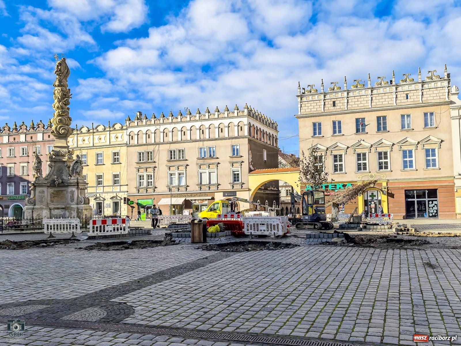Zdjęcie w galerii na portalu naszraciborz.pl: Ile kosztowały drzewa na Rynku? Prezydent pokazuje rachunek wiadomości z regionu