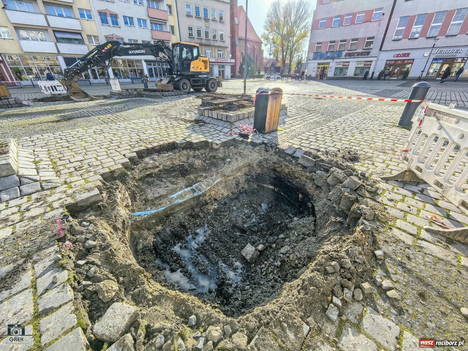 Zdjęcie w galerii na portalu naszraciborz.pl: Ile kosztowały drzewa na Rynku? Prezydent pokazuje rachunek wiadomości z regionu