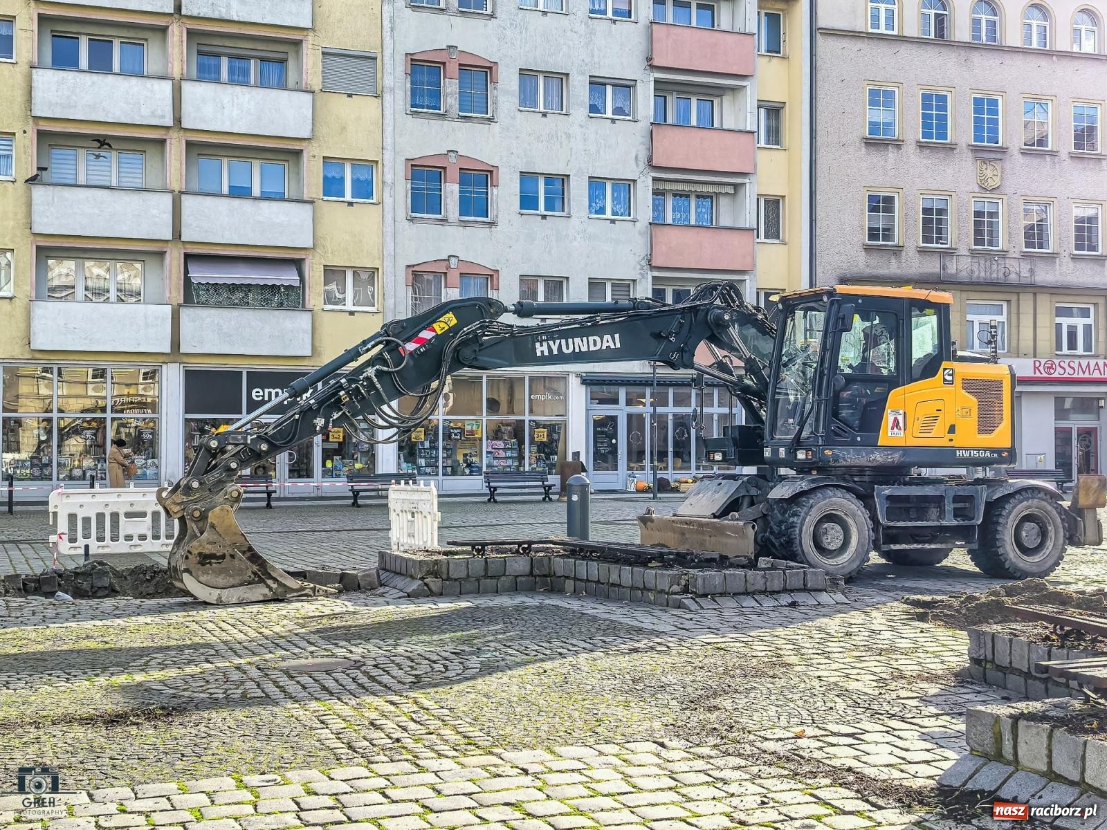 Zdjęcie w galerii na portalu naszraciborz.pl: Ile kosztowały drzewa na Rynku? Prezydent pokazuje rachunek wiadomości z regionu