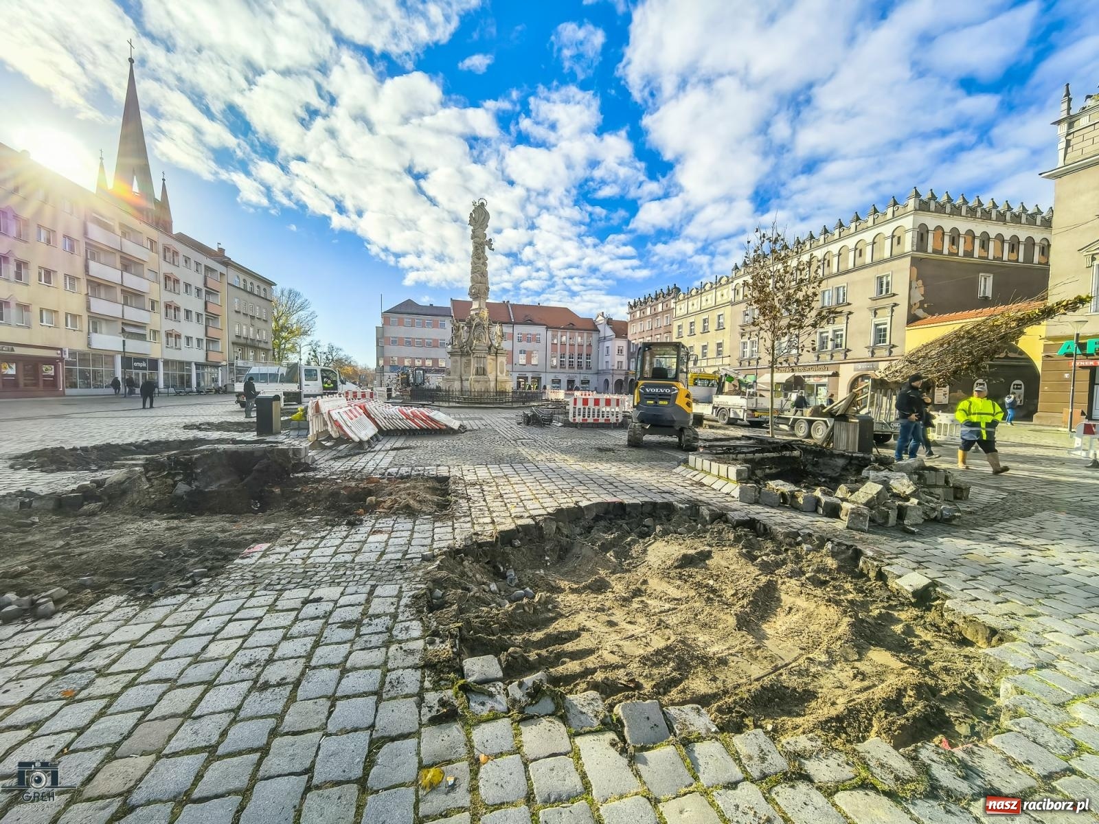 Zdjęcie w galerii na portalu naszraciborz.pl: Ile kosztowały drzewa na Rynku? Prezydent pokazuje rachunek wiadomości z regionu