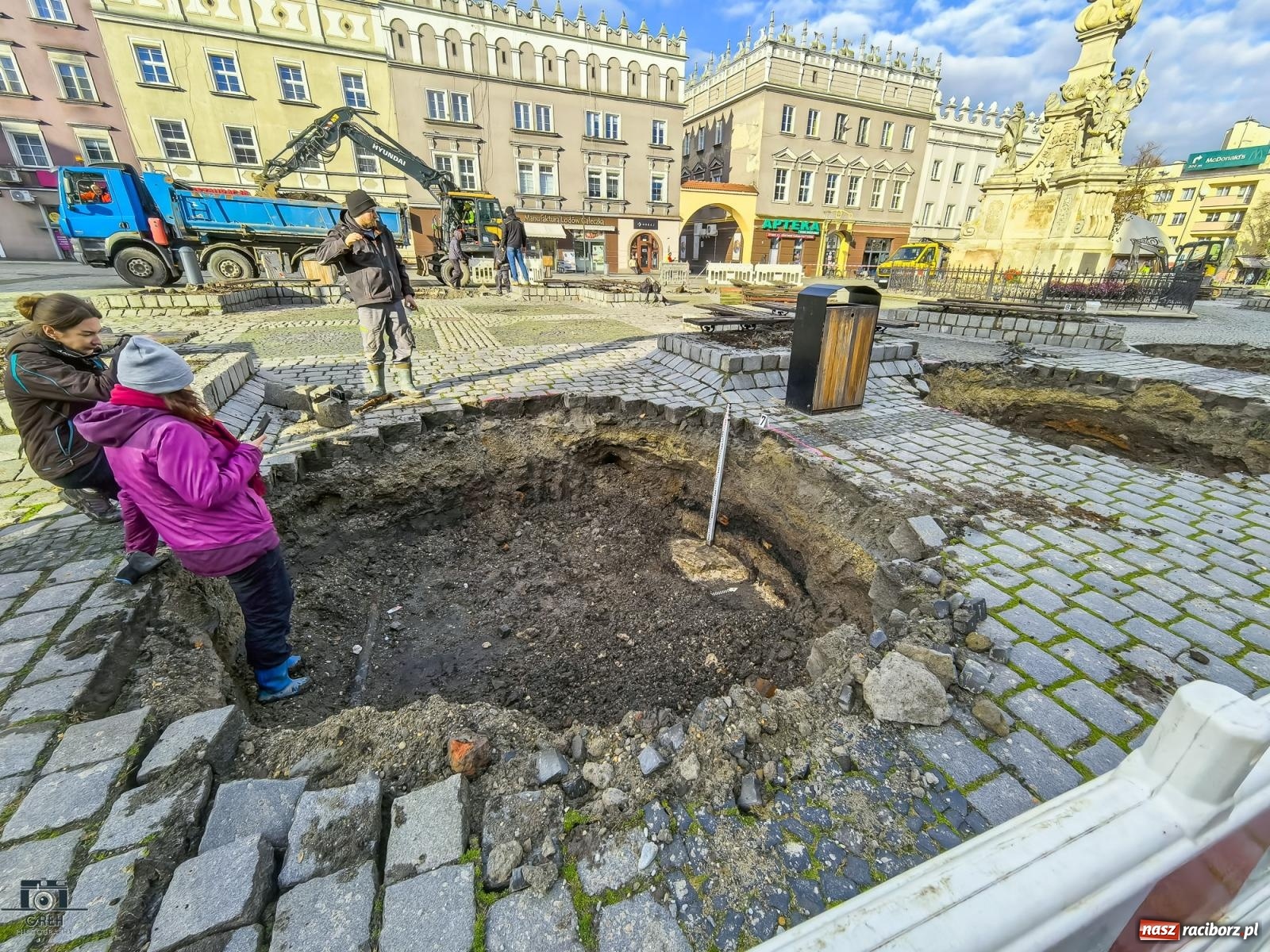 Zdjęcie w galerii na portalu naszraciborz.pl: Ile kosztowały drzewa na Rynku? Prezydent pokazuje rachunek wiadomości z regionu