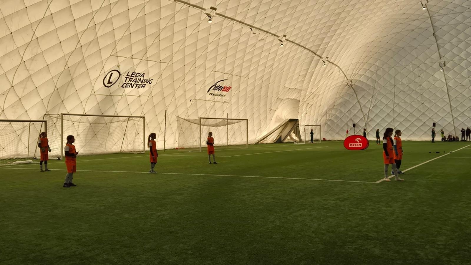 Zdjęcie w galerii na portalu naszraciborz.pl: Z Orlika na Stadion. Historyczny sukces dziewcząt z ZSP Pogrzebień [FOTO] wiadomości z regionu