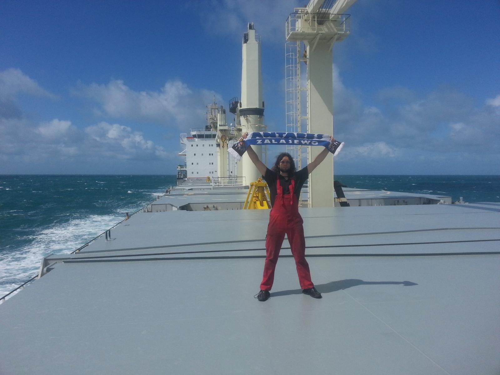 Zdjęcie w galerii na portalu naszraciborz.pl: Stand-up o marynarzach Miłosza Szymańskiego w raciborskiej bibliotece wiadomości z regionu