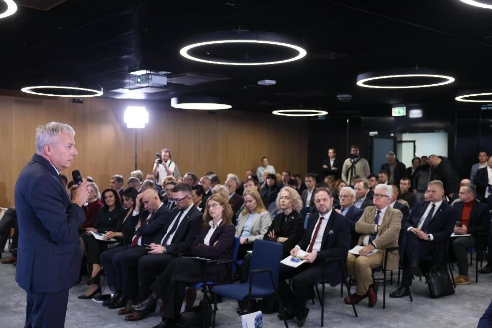 Zdjęcie w galerii na portalu naszraciborz.pl: Nowa szansa dla Raciborza i majątku po Rafako. PGZ zapowiada centrum logistyki motoryzacyjnej i rozwój przemysłu obronnego w regionie wiadomości z regionu