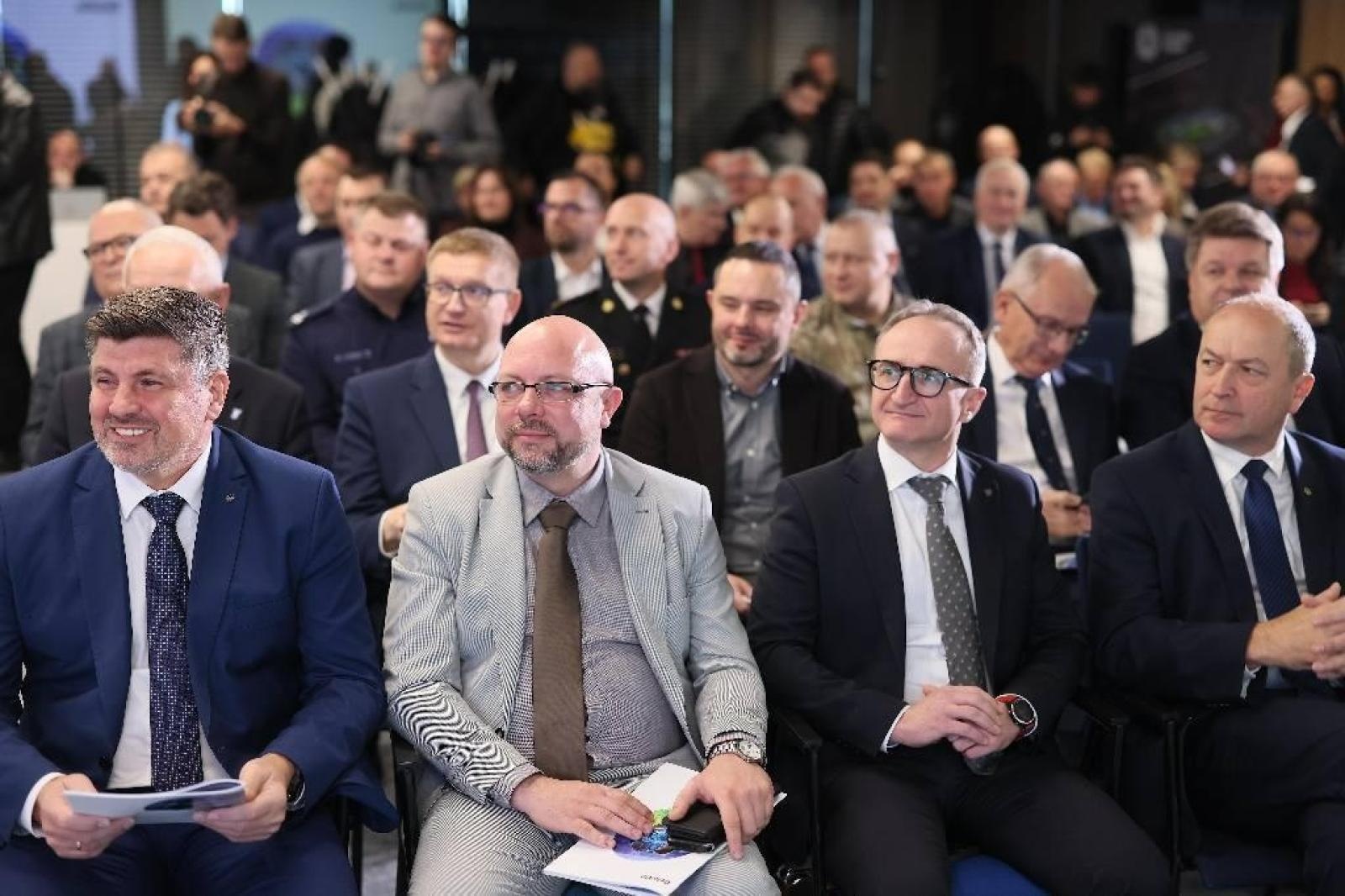 Zdjęcie w galerii na portalu naszraciborz.pl: Nowa szansa dla Raciborza i majątku po Rafako. PGZ zapowiada centrum logistyki motoryzacyjnej i rozwój przemysłu obronnego w regionie wiadomości z regionu