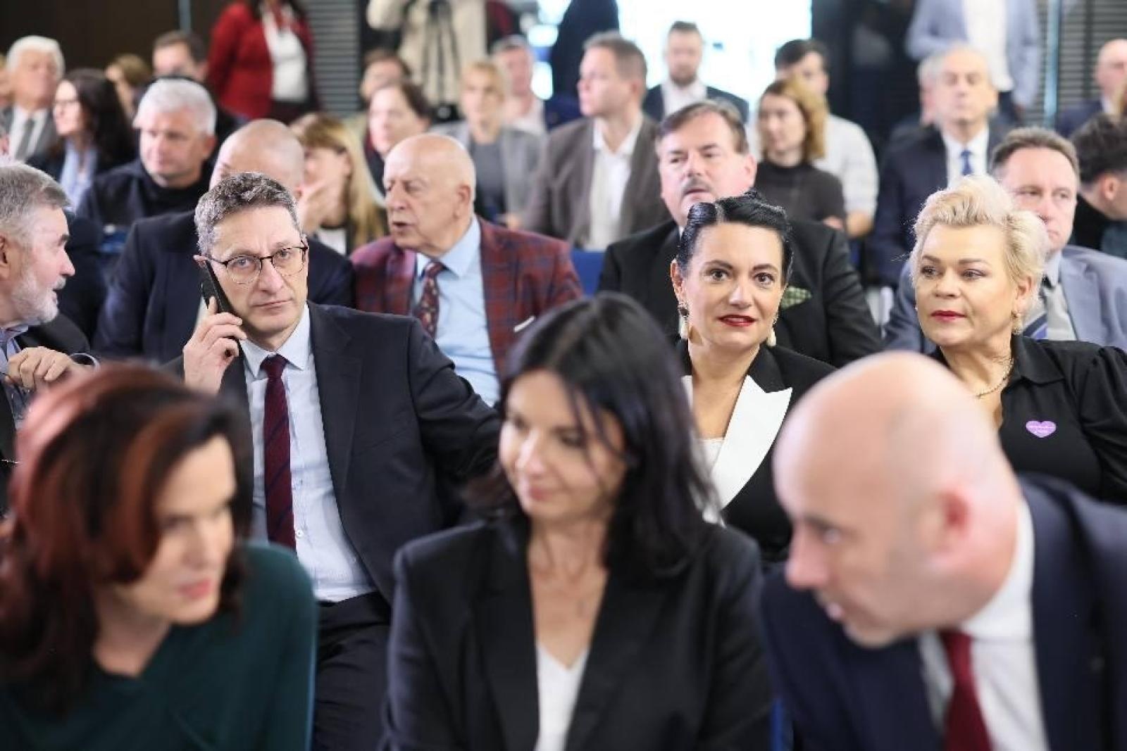 Zdjęcie w galerii na portalu naszraciborz.pl: Nowa szansa dla Raciborza i majątku po Rafako. PGZ zapowiada centrum logistyki motoryzacyjnej i rozwój przemysłu obronnego w regionie wiadomości z regionu