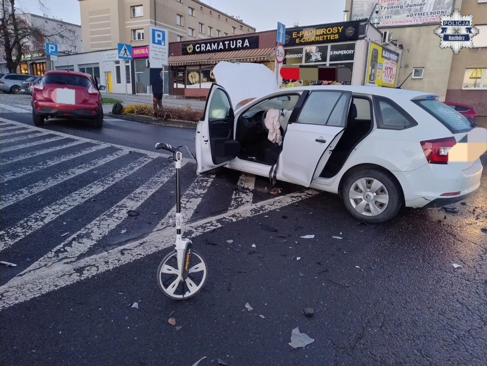 Zdjęcie w galerii na portalu naszraciborz.pl: Poranne groźne zdarzenie drogowe na skrzyżowaniu Reymonta i Odrzańskiej wiadomości z regionu