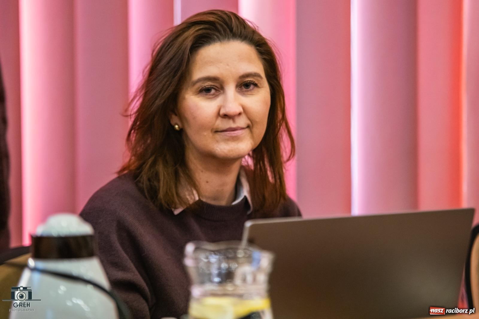 Zdjęcie w galerii na portalu naszraciborz.pl: Smutek i szok po ujawnieniu planów władz miasta. Nauczyciele, rodzice i dzieci z SP 13 przyszli na komisję oświaty wiadomości z regionu