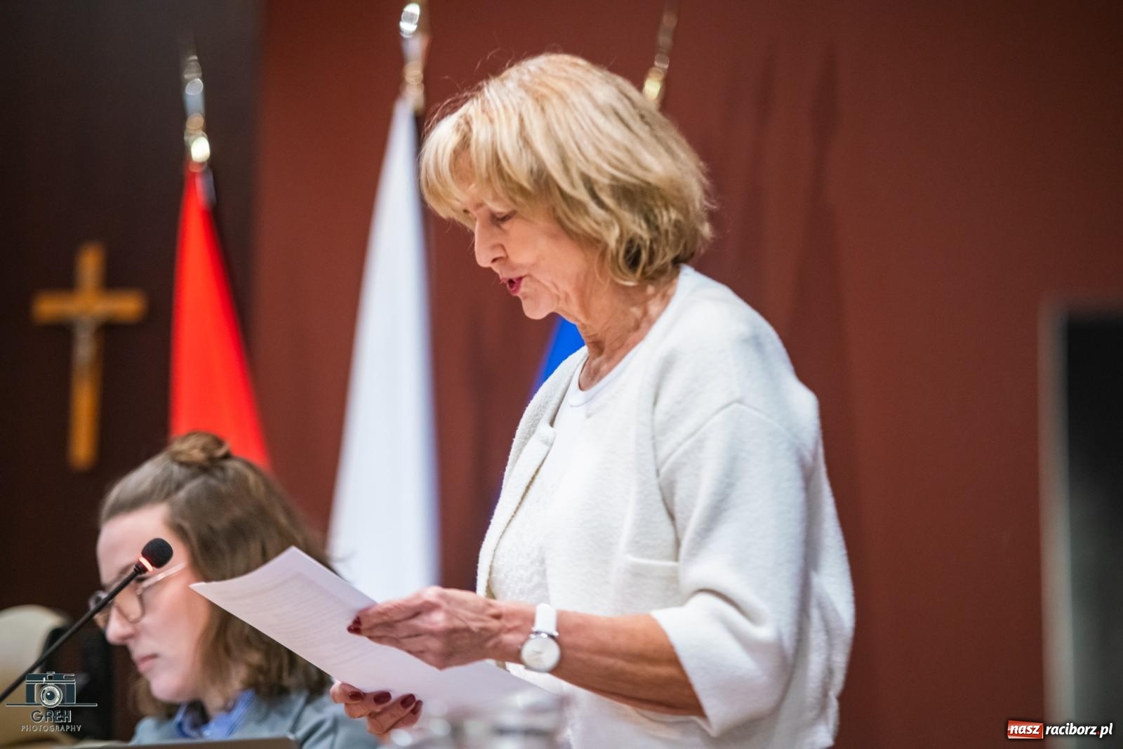 Zdjęcie w galerii na portalu naszraciborz.pl: Smutek i szok po ujawnieniu planów władz miasta. Nauczyciele, rodzice i dzieci z SP 13 przyszli na komisję oświaty wiadomości z regionu