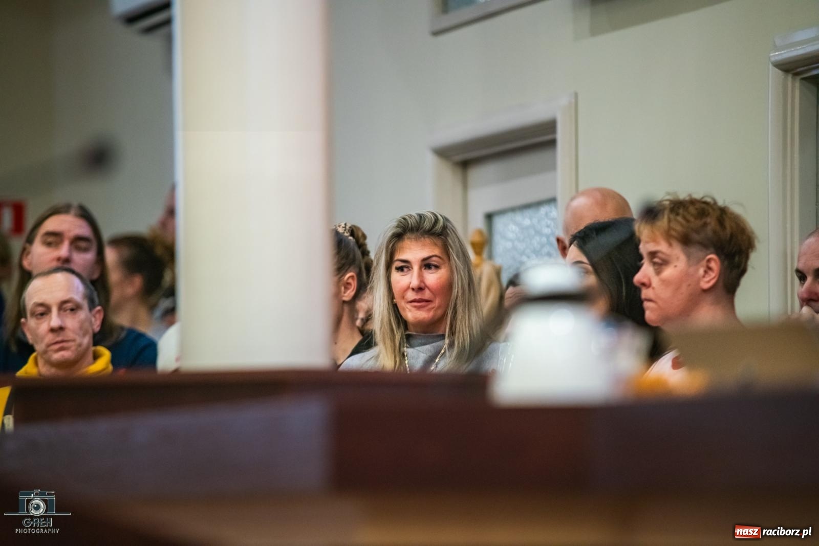 Zdjęcie w galerii na portalu naszraciborz.pl: Smutek i szok po ujawnieniu planów władz miasta. Nauczyciele, rodzice i dzieci z SP 13 przyszli na komisję oświaty wiadomości z regionu