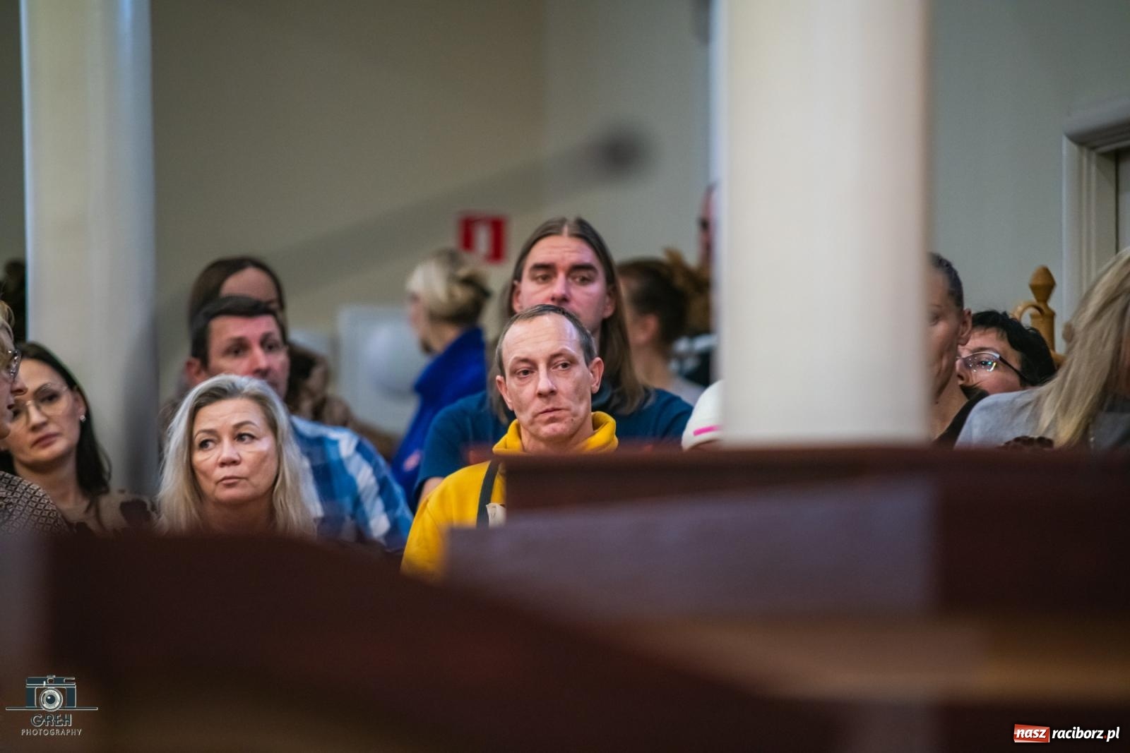 Zdjęcie w galerii na portalu naszraciborz.pl: Smutek i szok po ujawnieniu planów władz miasta. Nauczyciele, rodzice i dzieci z SP 13 przyszli na komisję oświaty wiadomości z regionu