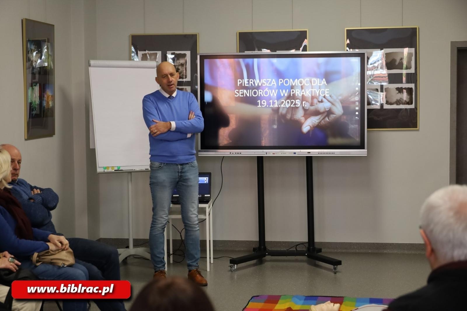 Zdjęcie w galerii na portalu naszraciborz.pl: Praktyczne warsztaty z pierwszej pomocy w raciborskiej bibliotece wiadomości z regionu