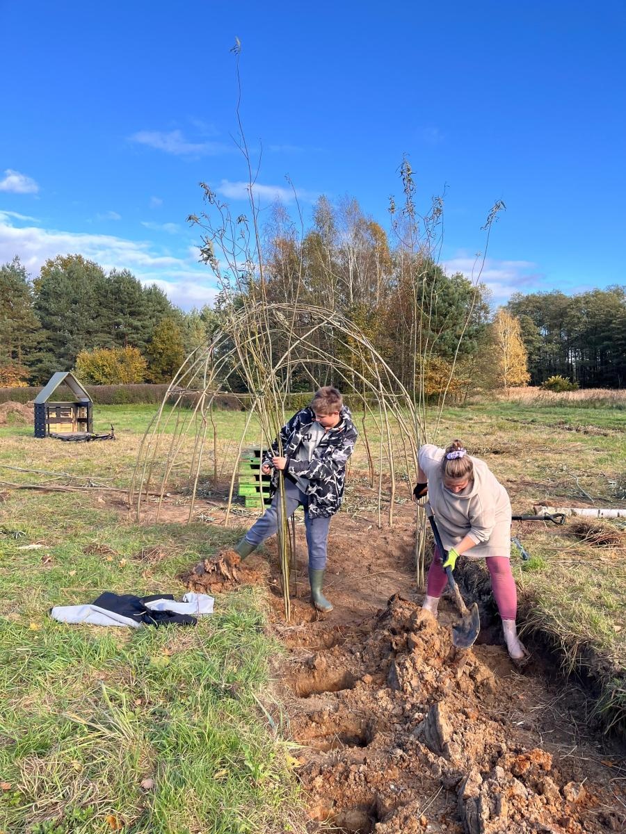 Zdjęcie w galerii na portalu naszraciborz.pl: Finał projektu Zielona Baza w Górkach Śląskich przyciągnął dzieci i mieszkańców sołectwa wiadomości z regionu