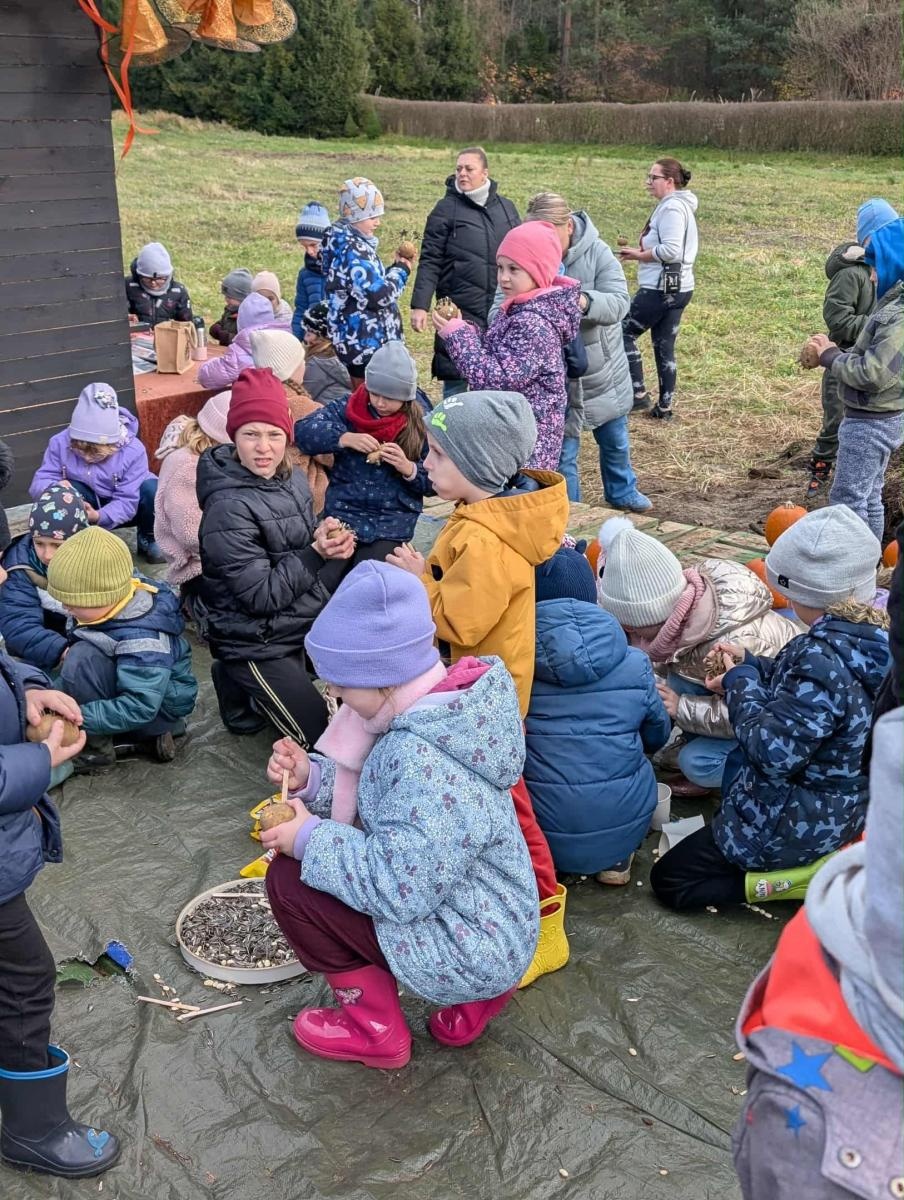 Zdjęcie w galerii na portalu naszraciborz.pl: Finał projektu Zielona Baza w Górkach Śląskich przyciągnął dzieci i mieszkańców sołectwa wiadomości z regionu