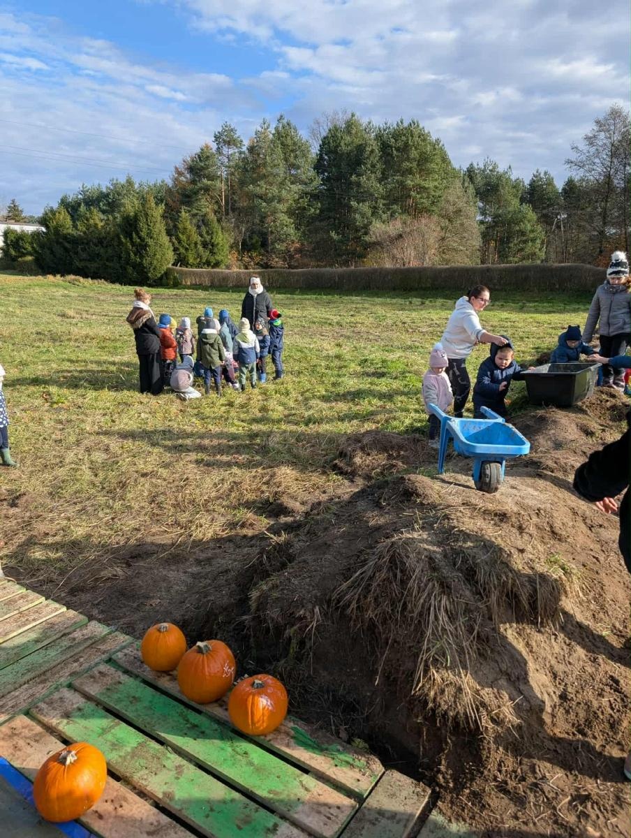 Zdjęcie w galerii na portalu naszraciborz.pl: Finał projektu Zielona Baza w Górkach Śląskich przyciągnął dzieci i mieszkańców sołectwa wiadomości z regionu
