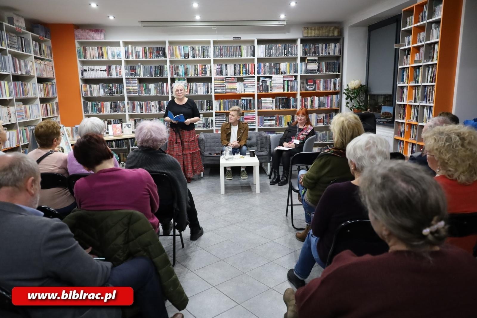 Zdjęcie w galerii na portalu naszraciborz.pl: Duet prawie idealny w bibliotece na Ostrogu wiadomości z regionu