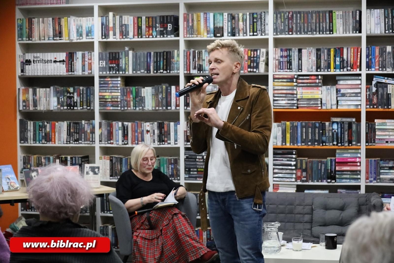 Zdjęcie w galerii na portalu naszraciborz.pl: Duet prawie idealny w bibliotece na Ostrogu wiadomości z regionu