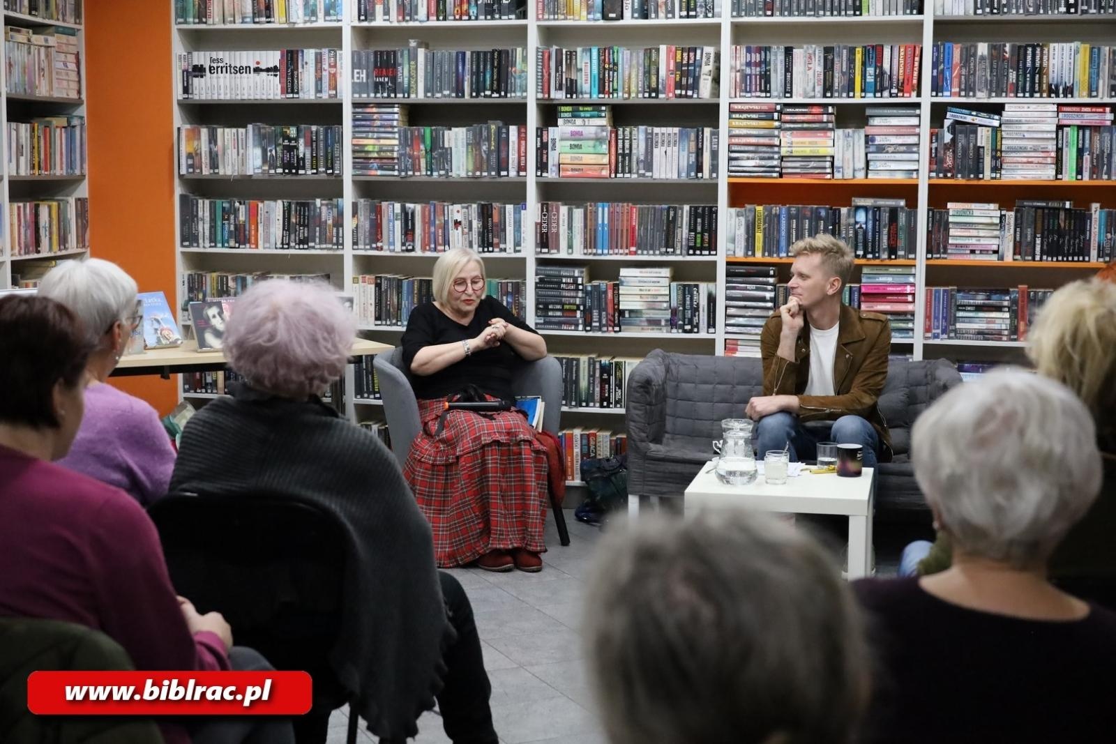 Zdjęcie w galerii na portalu naszraciborz.pl: Duet prawie idealny w bibliotece na Ostrogu wiadomości z regionu