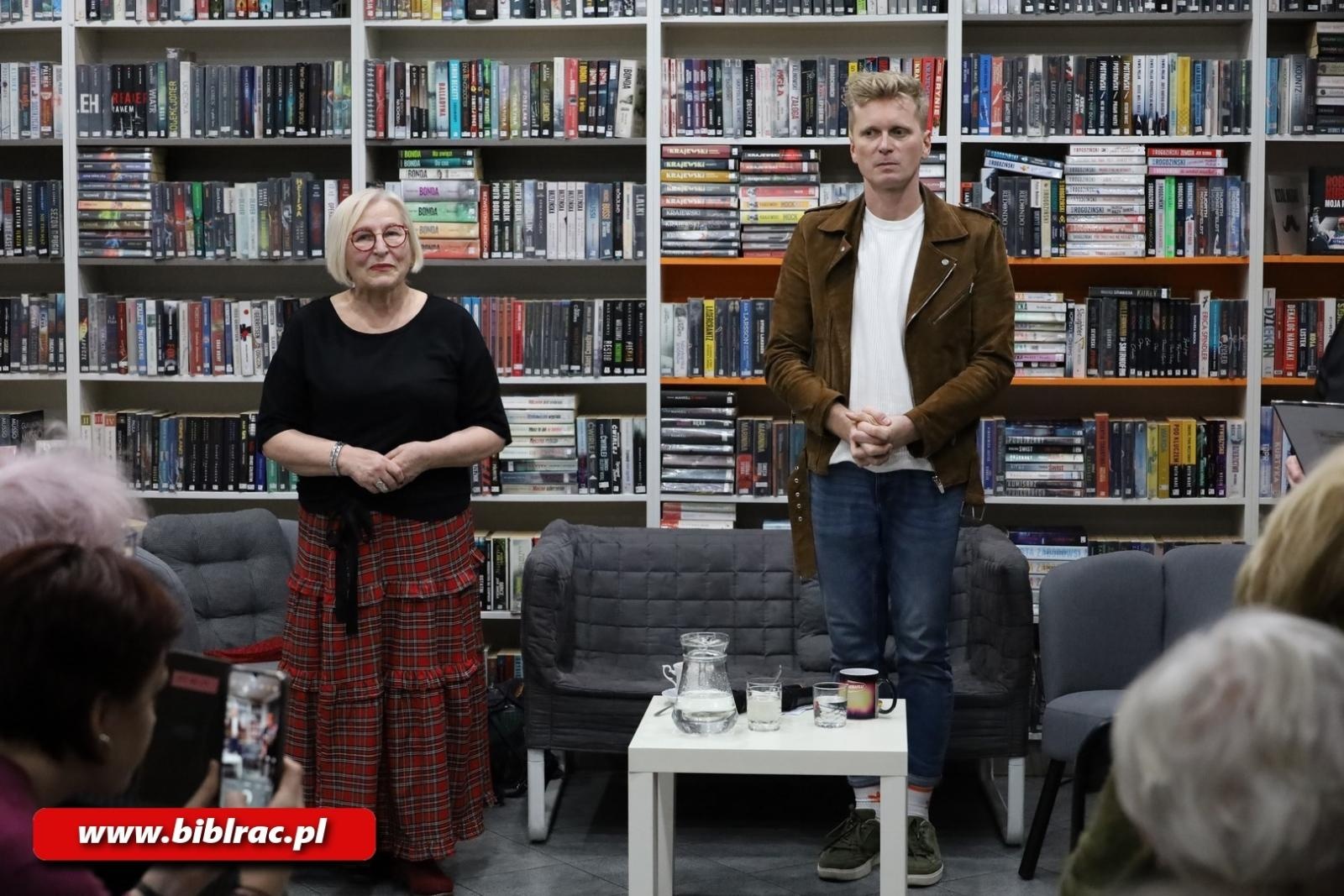 Zdjęcie w galerii na portalu naszraciborz.pl: Duet prawie idealny w bibliotece na Ostrogu wiadomości z regionu