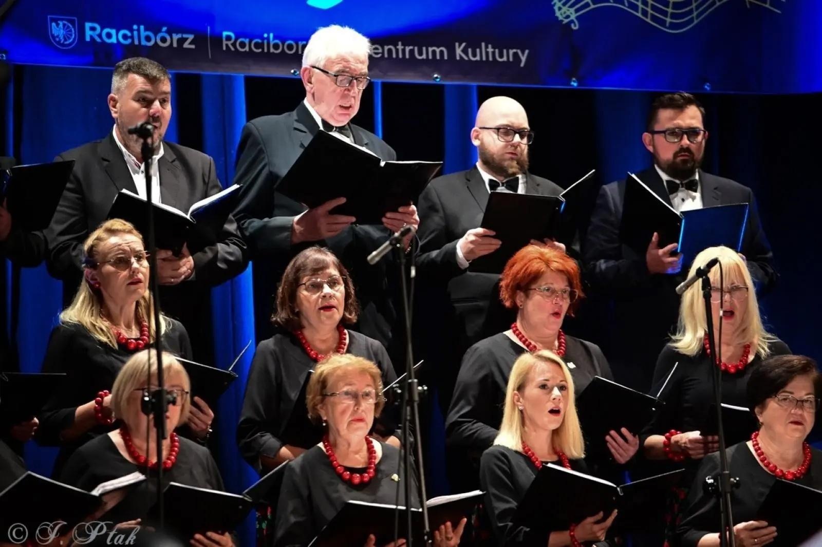 Zdjęcie w galerii na portalu naszraciborz.pl: Co nam w duszy gra… - koncert chórów powiatu raciborskiego w najbliższy piątek w DK Strzecha wiadomości z regionu