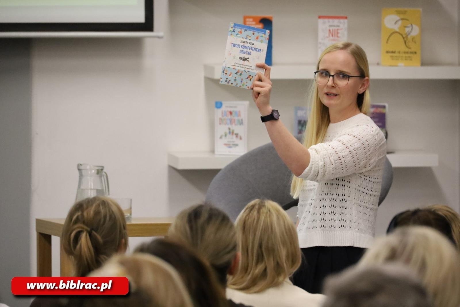 Zdjęcie w galerii na portalu naszraciborz.pl: Nie ma doskonałych rodziców! Spotkanie z Anitą Kiderys w raciborskiej bibliotece wiadomości z regionu