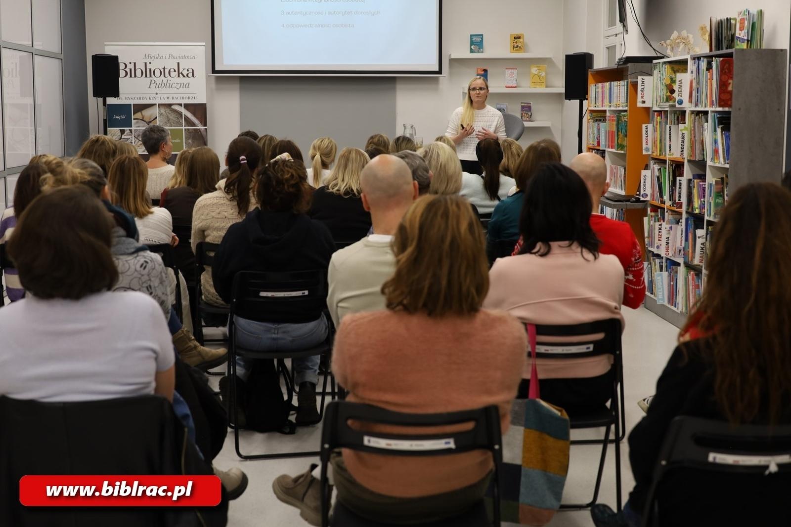 Zdjęcie w galerii na portalu naszraciborz.pl: Nie ma doskonałych rodziców! Spotkanie z Anitą Kiderys w raciborskiej bibliotece wiadomości z regionu