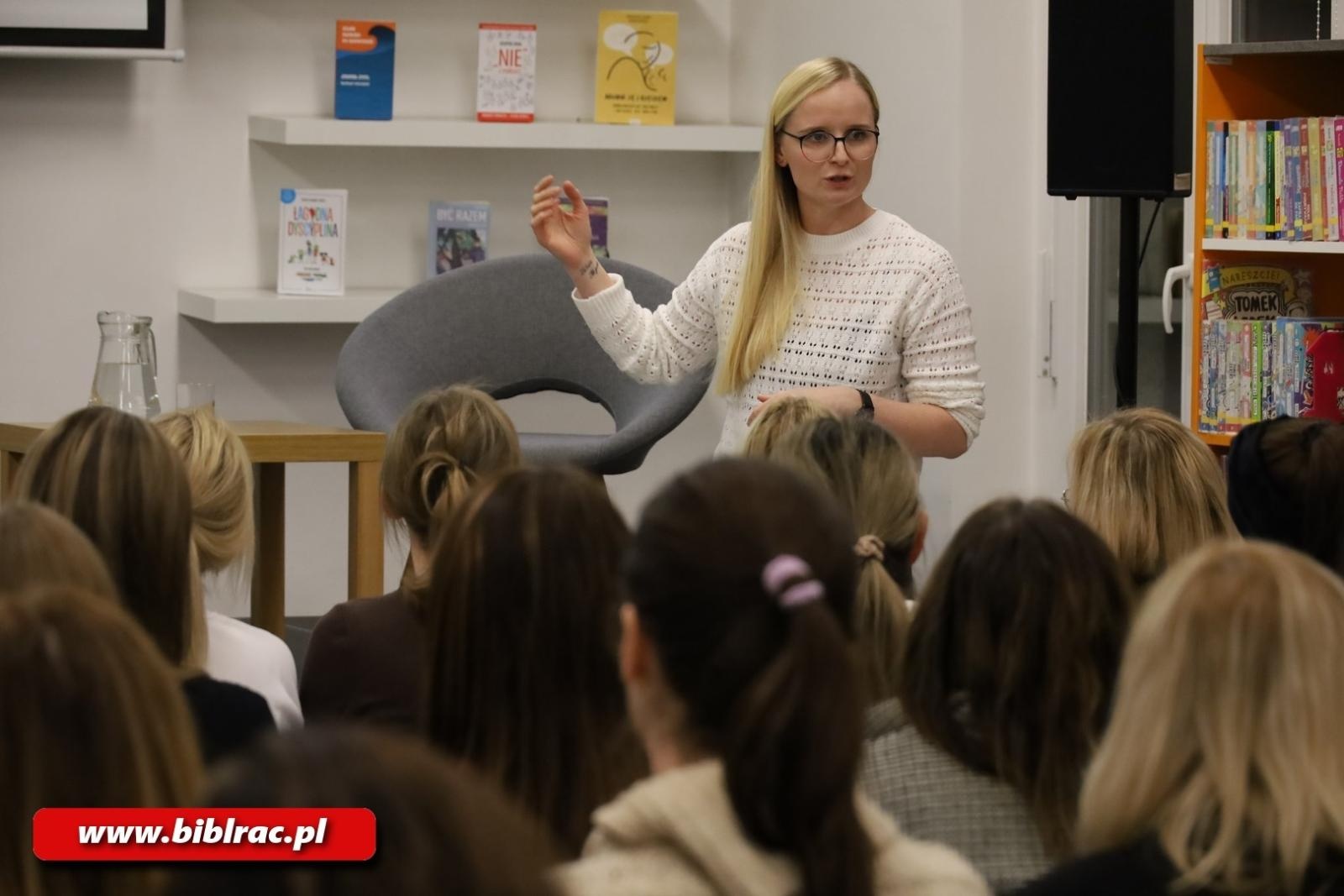 Zdjęcie w galerii na portalu naszraciborz.pl: Nie ma doskonałych rodziców! Spotkanie z Anitą Kiderys w raciborskiej bibliotece wiadomości z regionu