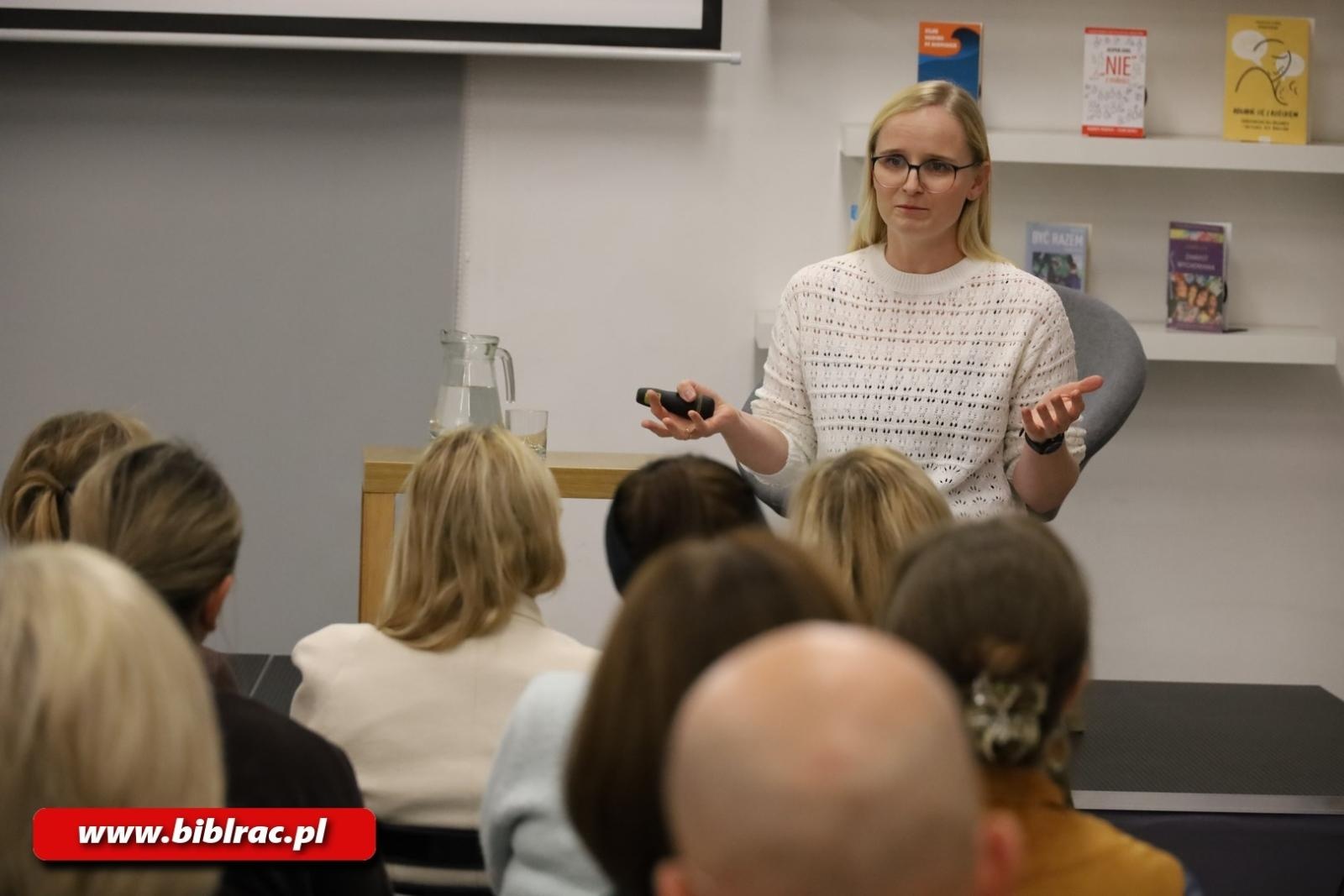 Zdjęcie w galerii na portalu naszraciborz.pl: Nie ma doskonałych rodziców! Spotkanie z Anitą Kiderys w raciborskiej bibliotece wiadomości z regionu