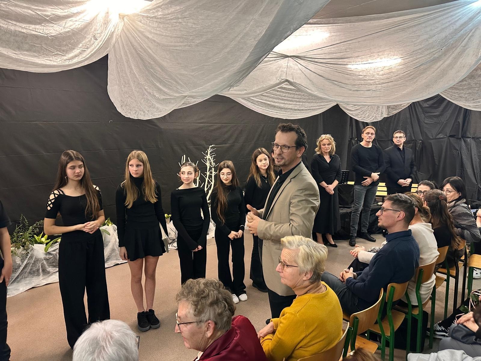 Zdjęcie w galerii na portalu naszraciborz.pl: W SP Krzyżanowice odbył się kolejny Wieczór poezji… wiadomości z regionu