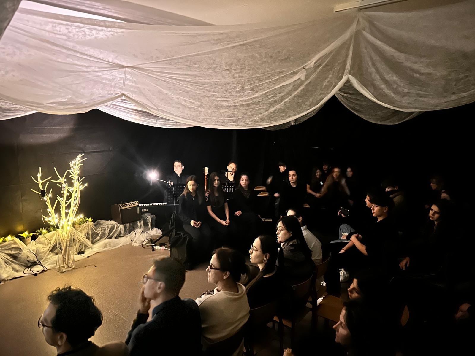 Zdjęcie w galerii na portalu naszraciborz.pl: W SP Krzyżanowice odbył się kolejny Wieczór poezji… wiadomości z regionu