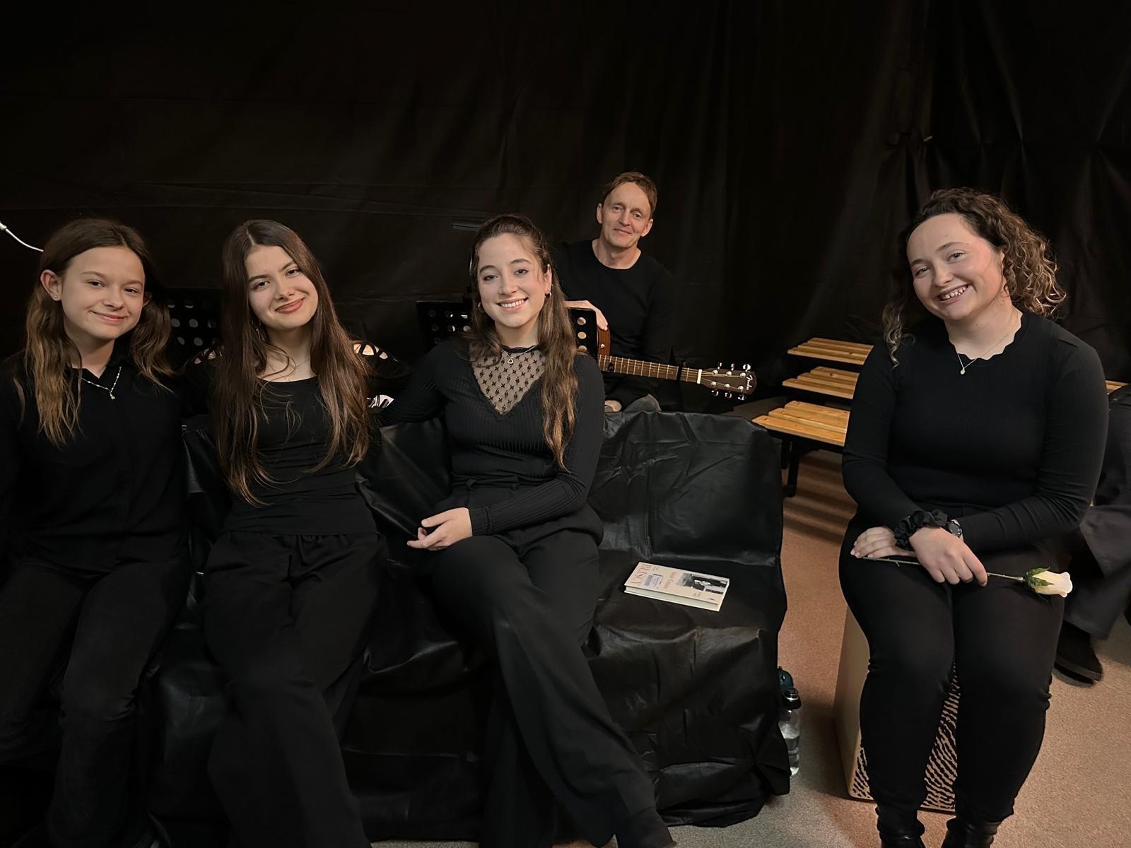 Zdjęcie w galerii na portalu naszraciborz.pl: W SP Krzyżanowice odbył się kolejny Wieczór poezji… wiadomości z regionu