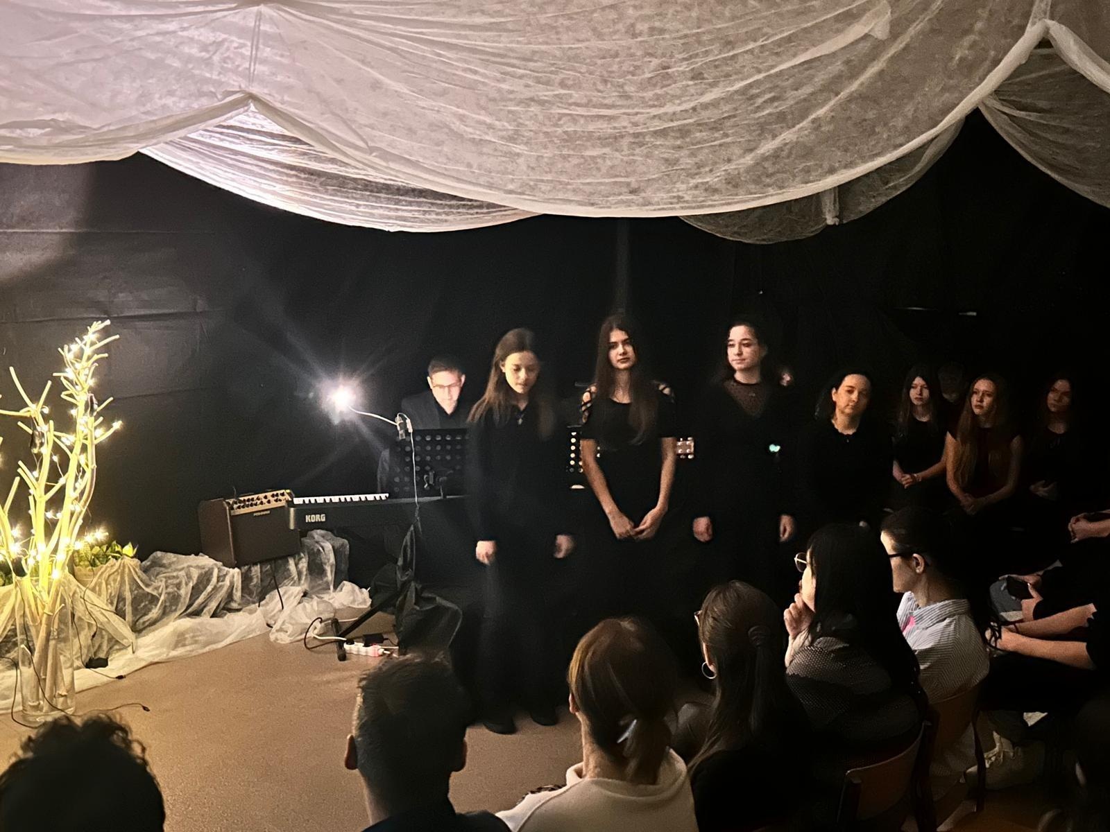 Zdjęcie w galerii na portalu naszraciborz.pl: W SP Krzyżanowice odbył się kolejny Wieczór poezji… wiadomości z regionu