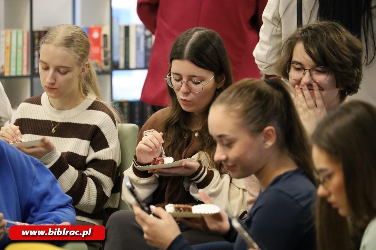 Zdjęcie w galerii na portalu naszraciborz.pl: Pierwsze urodziny Stacji Młodych w Raciborzu wiadomości z regionu