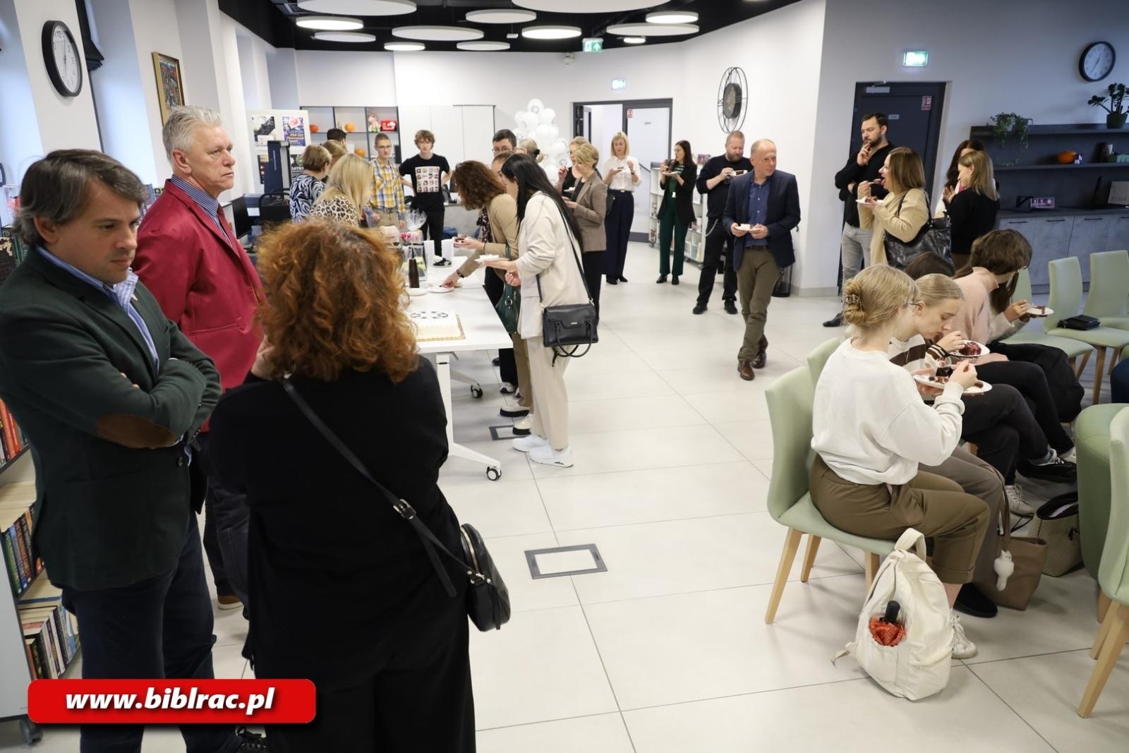 Zdjęcie w galerii na portalu naszraciborz.pl: Pierwsze urodziny Stacji Młodych w Raciborzu wiadomości z regionu
