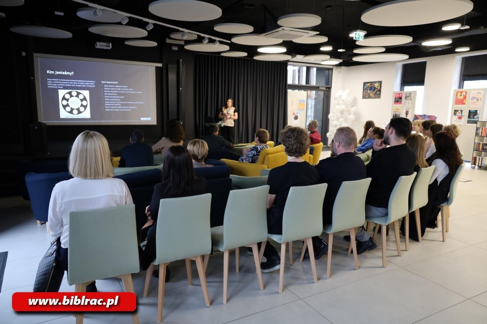 Zdjęcie w galerii na portalu naszraciborz.pl: Pierwsze urodziny Stacji Młodych w Raciborzu wiadomości z regionu