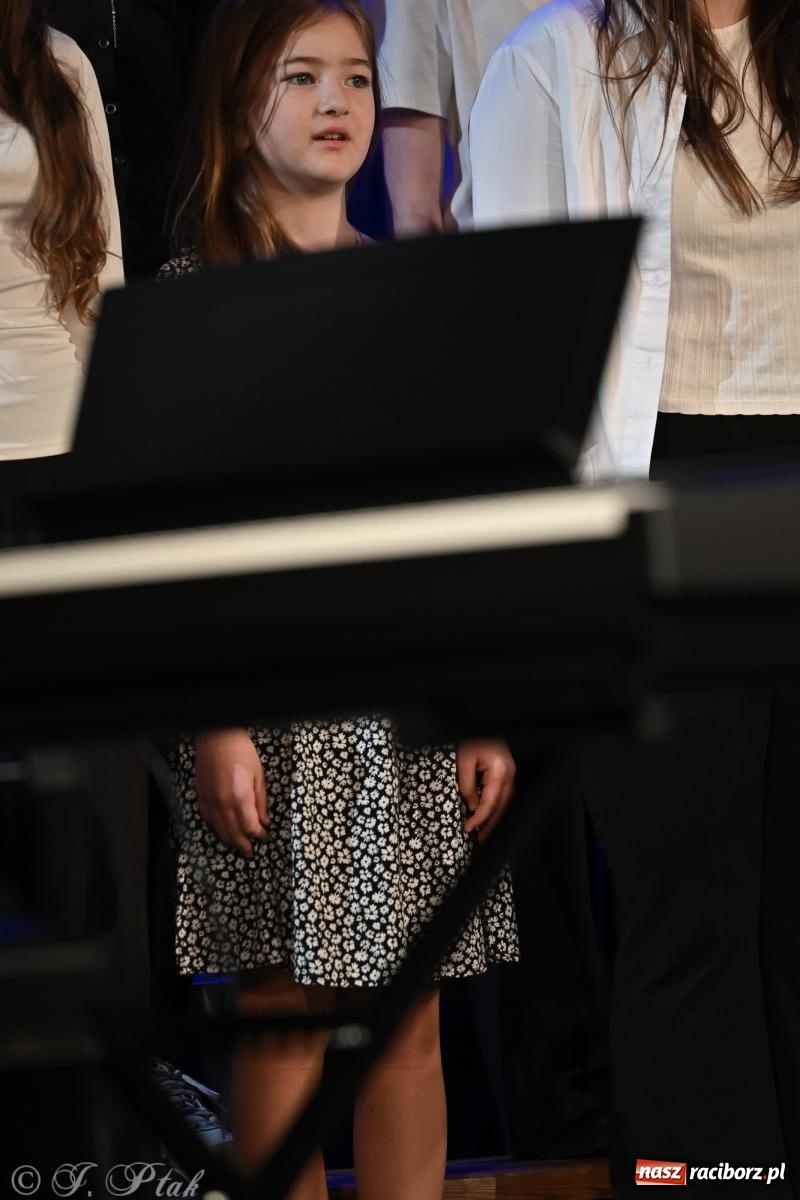 Zdjęcie w galerii na portalu naszraciborz.pl: Co nam w duszy gra – koncert pieśni chóralnej w Strzesze wiadomości z regionu