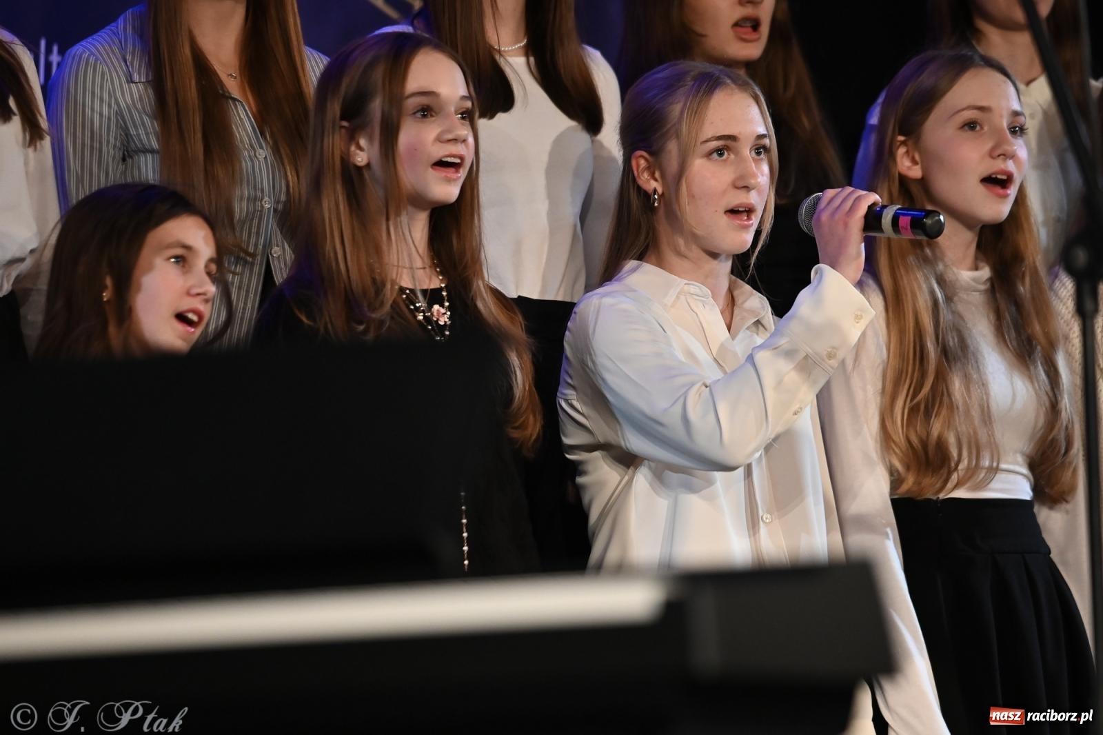 Zdjęcie w galerii na portalu naszraciborz.pl: Co nam w duszy gra – koncert pieśni chóralnej w Strzesze wiadomości z regionu