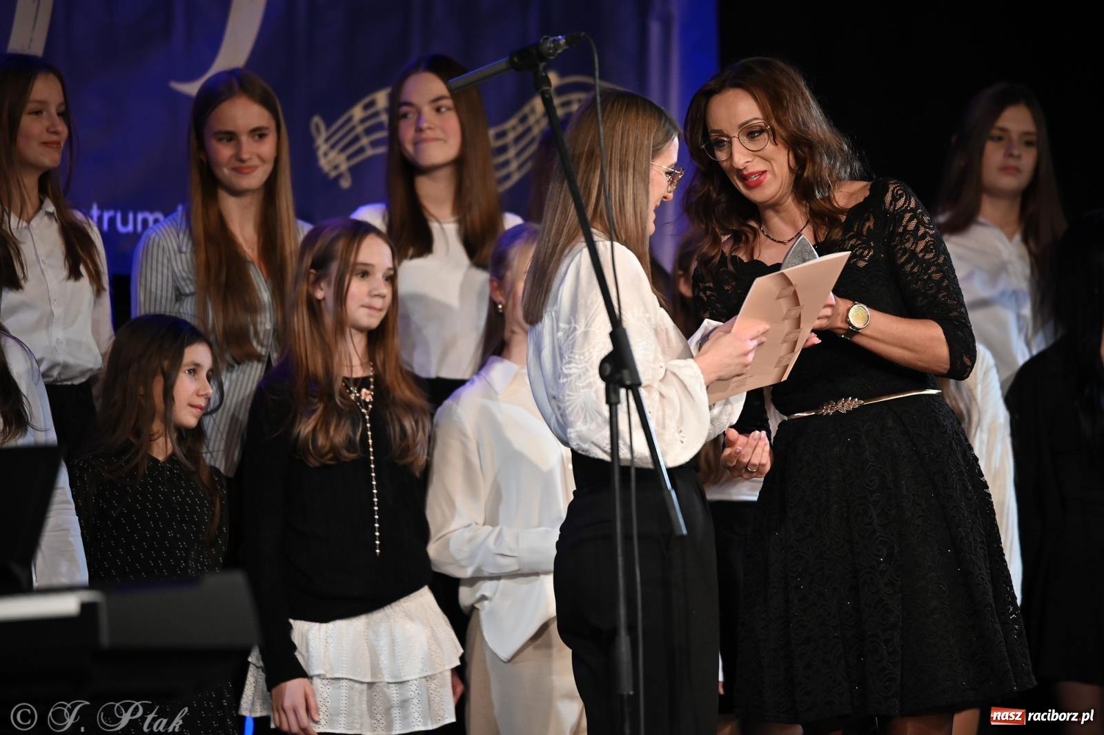 Zdjęcie w galerii na portalu naszraciborz.pl: Co nam w duszy gra – koncert pieśni chóralnej w Strzesze wiadomości z regionu