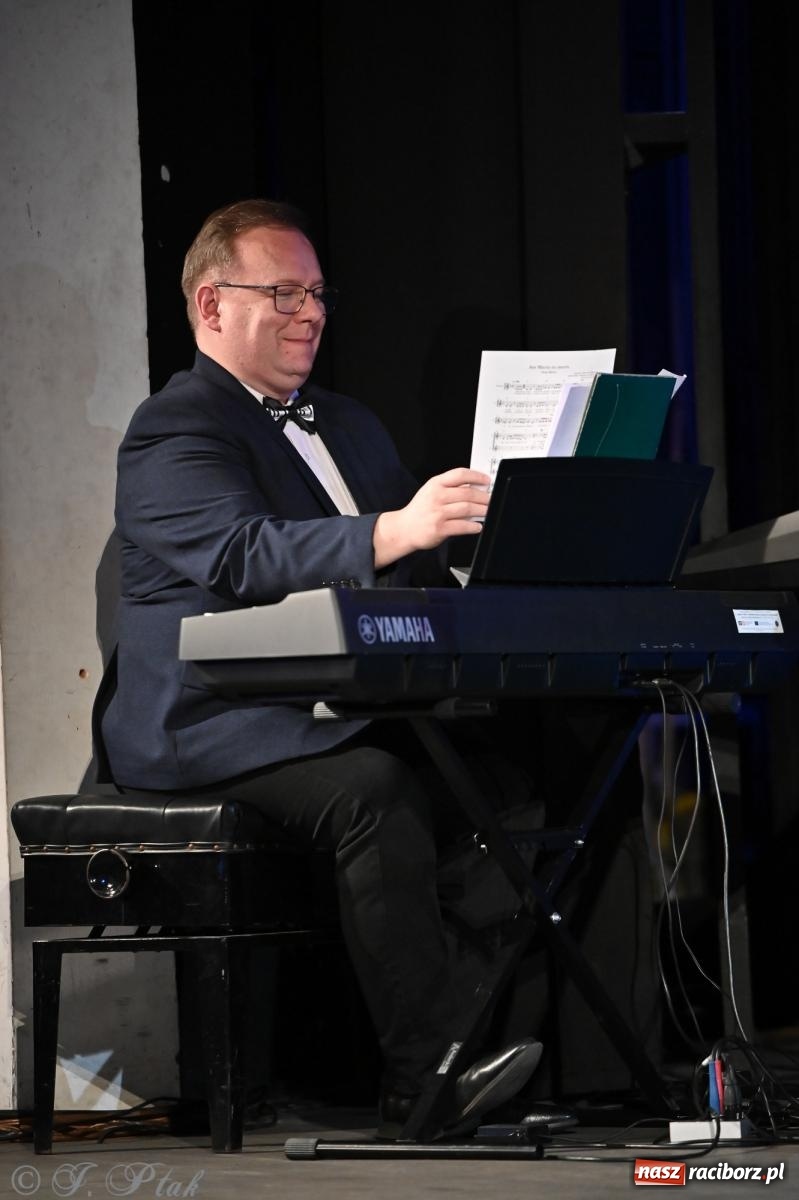 Zdjęcie w galerii na portalu naszraciborz.pl: Co nam w duszy gra – koncert pieśni chóralnej w Strzesze wiadomości z regionu