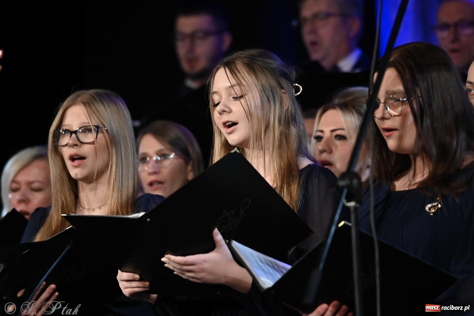 Zdjęcie w galerii na portalu naszraciborz.pl: Co nam w duszy gra – koncert pieśni chóralnej w Strzesze wiadomości z regionu