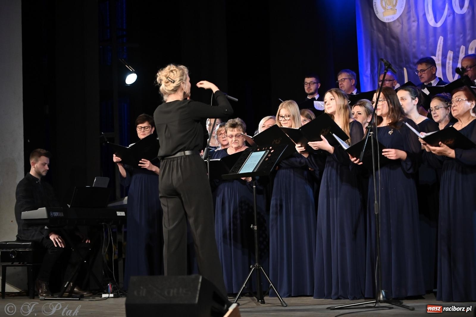 Zdjęcie w galerii na portalu naszraciborz.pl: Co nam w duszy gra – koncert pieśni chóralnej w Strzesze wiadomości z regionu