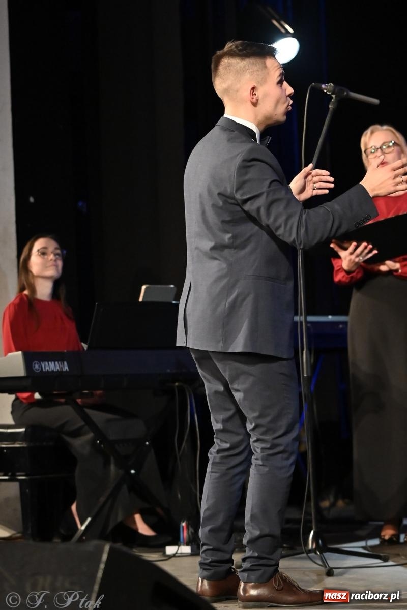 Zdjęcie w galerii na portalu naszraciborz.pl: Co nam w duszy gra – koncert pieśni chóralnej w Strzesze wiadomości z regionu